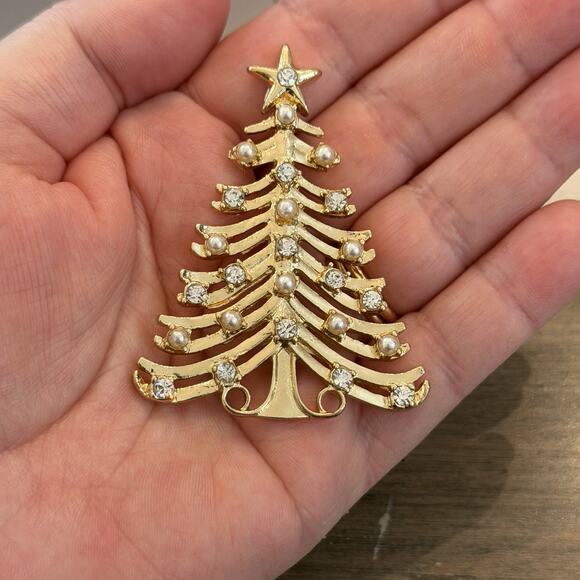 Vintage Jewelry - Vintage Christmas Brooch Tree Rhinestone Pearl pin gold tone MCM Holiday Star